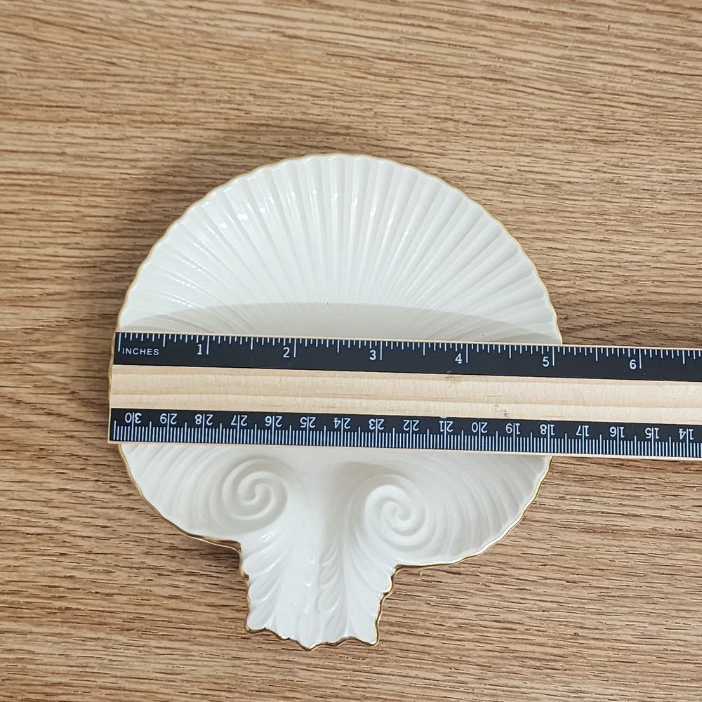 Lenox scalloped clam